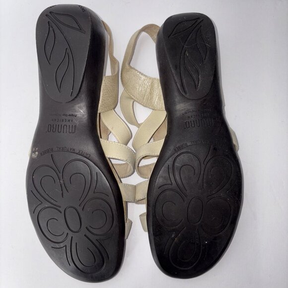 Munro American Women's Sandals Size 8 Darian Stretch Low Heel Beige & Gold - Picture 7 of 7